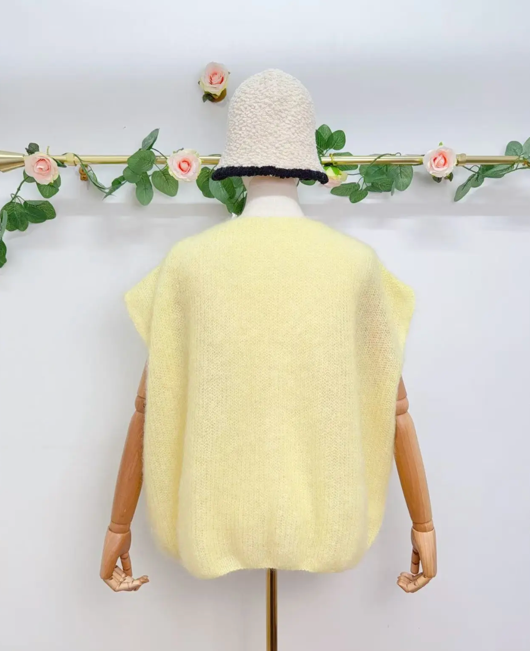 Gilet sans manche avec boutons en kid mohair