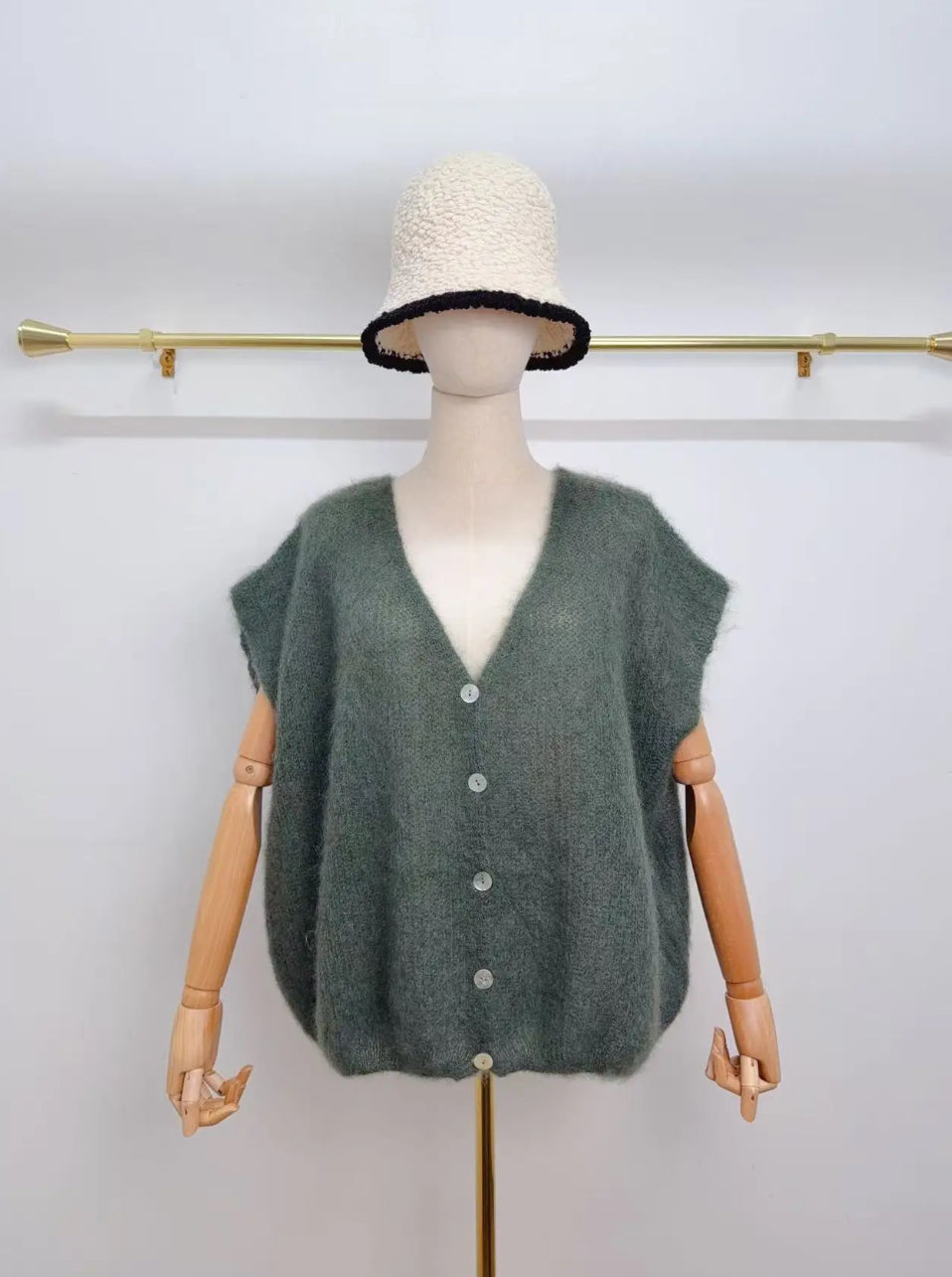 Gilet sans manche avec boutons en kid mohair