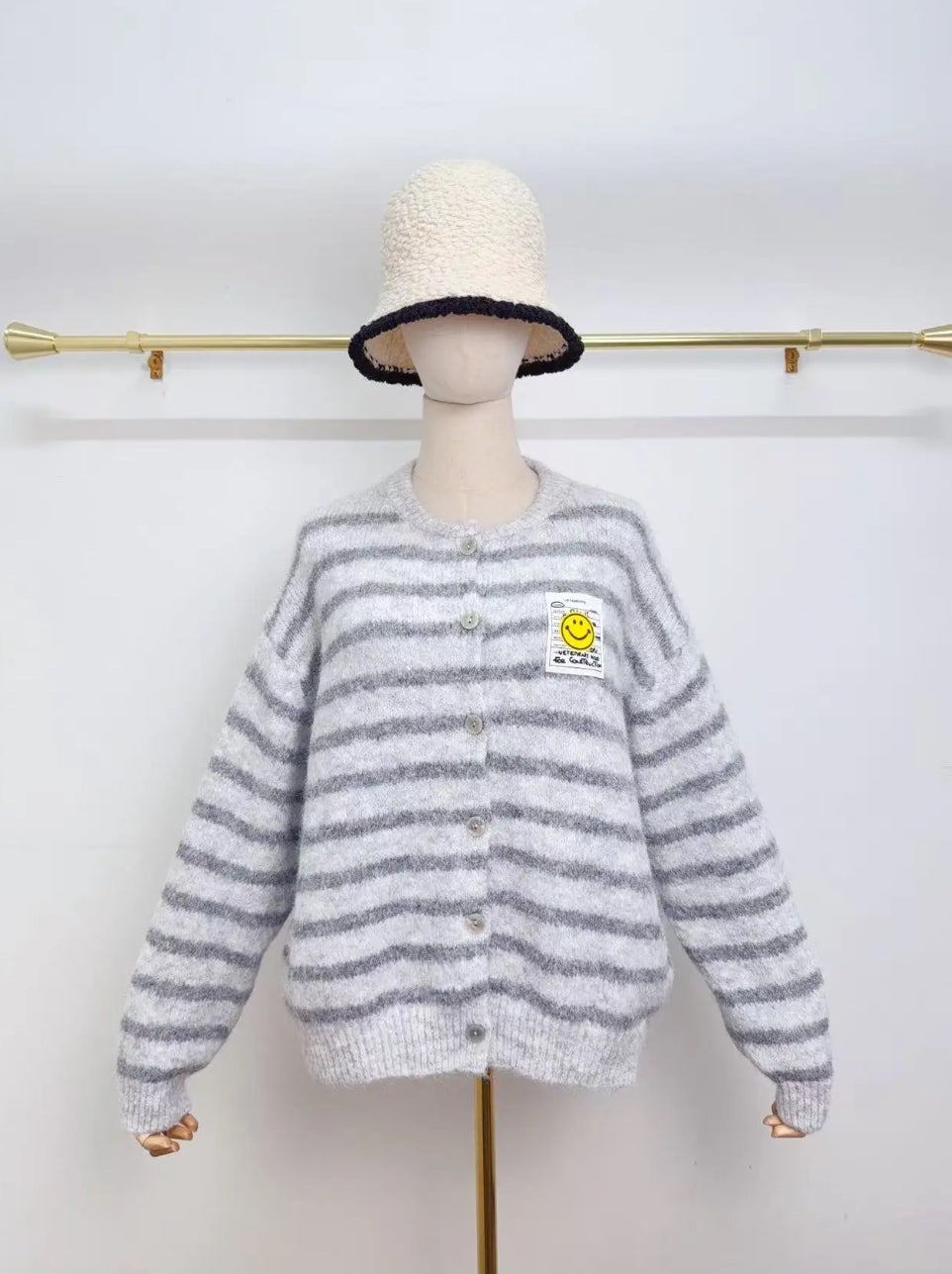 Gilet boutonné en maille à manches longues