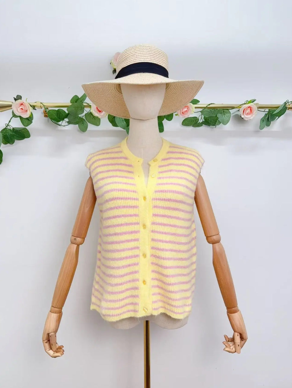 Gilet sans manche à rayures avec boutons